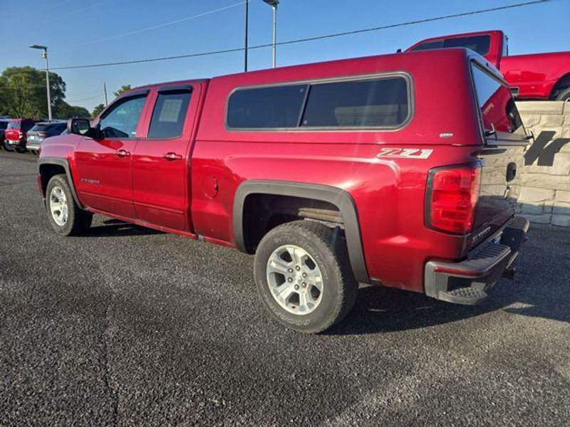 2017 Chevrolet Silverado 1500 LT photo 4