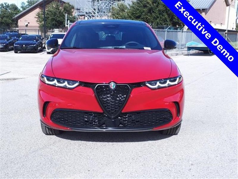 2024 Alfa Romeo Tonale Veloce Eawd in a Alfa Rosso (Red) exterior color and Red/Blackinterior. Northside Alfa Romeo of Houston 281-475-4549 alfaromeousaofnorthhouston.com 