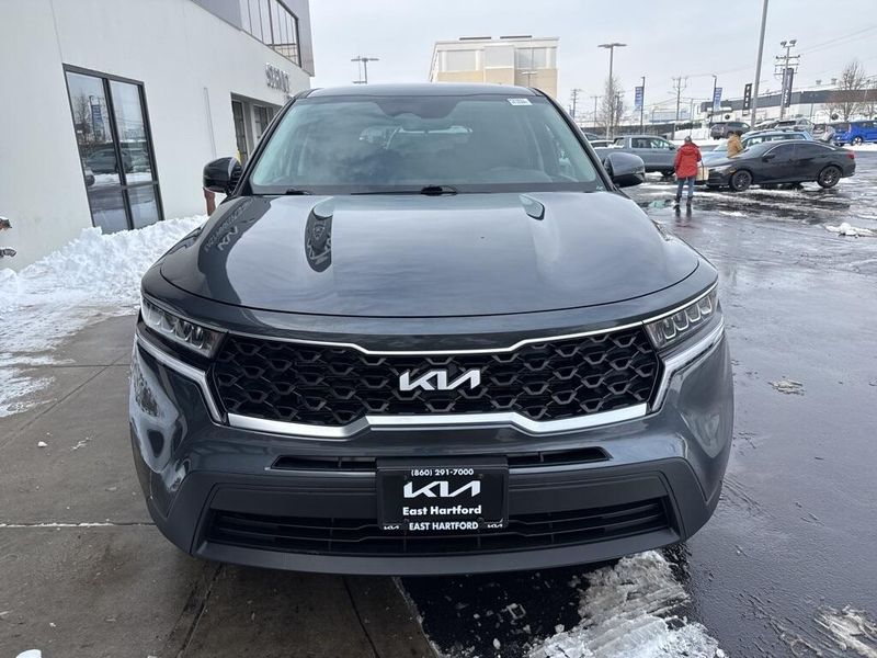 2022 Kia Sorento LXImage 2