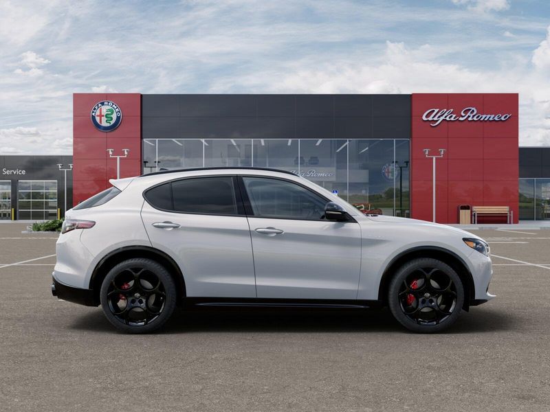 New 2025 Alfa Romeo Stelvio AwdImage 38