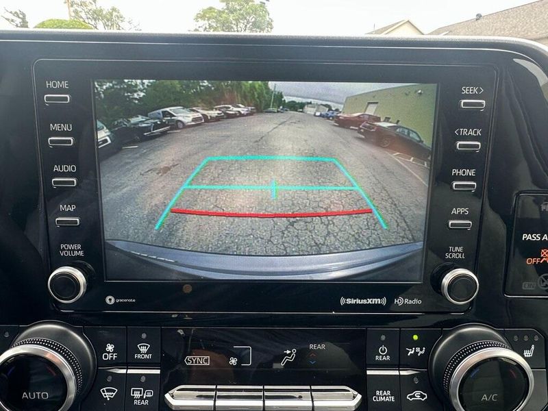 2021 Toyota Highlander XLE photo 5