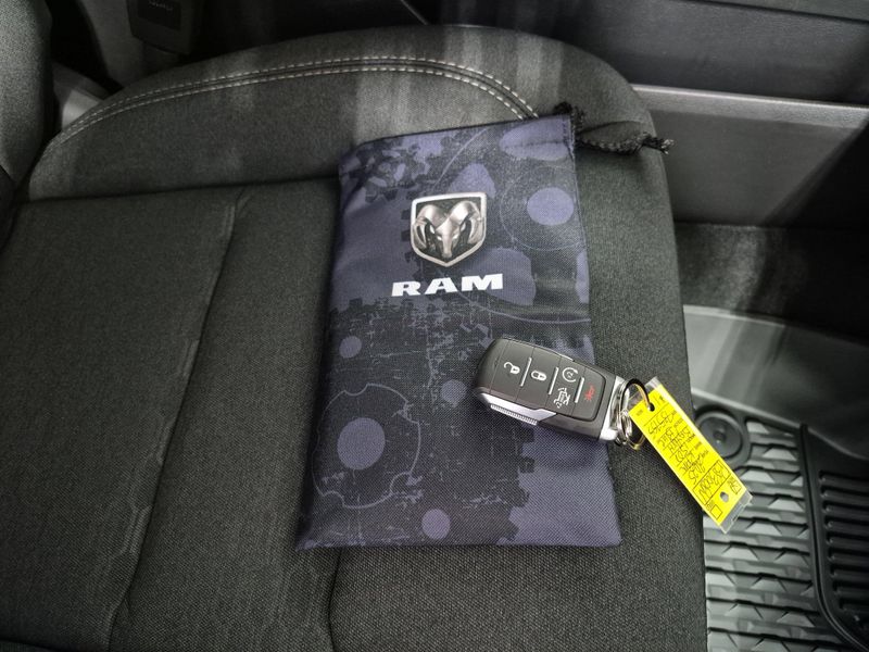 2025 RAM 1500 Big Horn Crew Cab 4x4 5