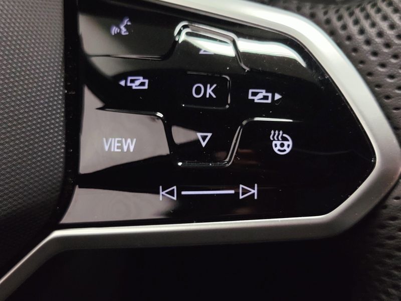 Used 2024 Volkswagen Tiguan AWD SEL R-Line w/Sunroof/NavImage 37