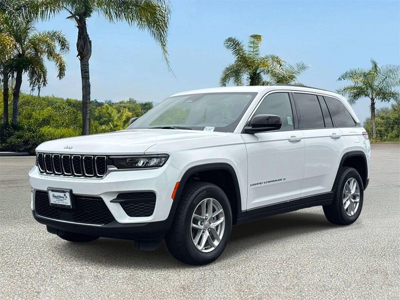 New 2026 Jeep Grand Cherokee Laredo 4x2