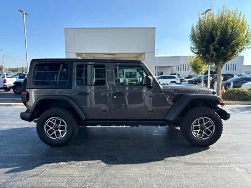2024 Jeep Wrangler Rubicon photo 8