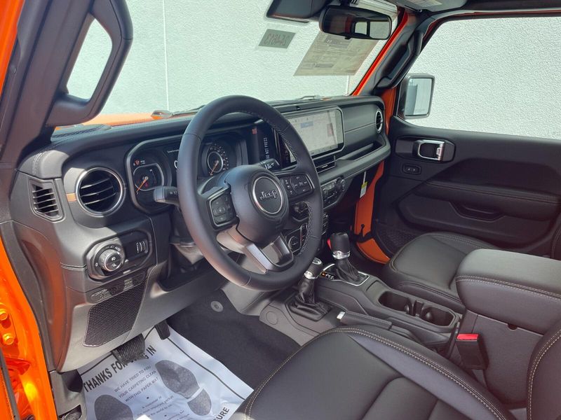 2025 Jeep Gladiator Sport photo 12