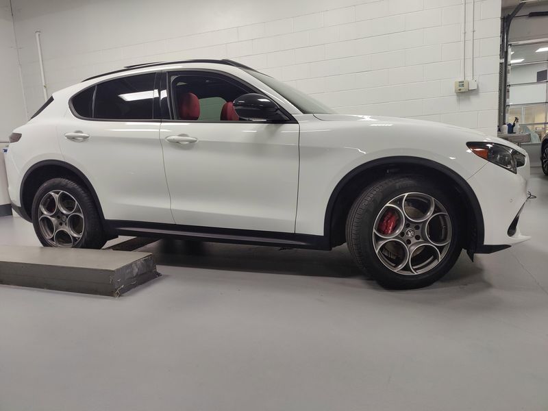 Used 2024 Alfa Romeo Stelvio AWD Sprint w/Sunroof/NavImage 3