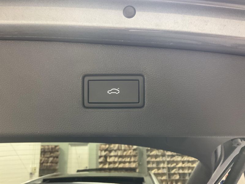 Used 2024 Volkswagen Tiguan AWD SEL R-Line w/Sunroof/NavImage 13