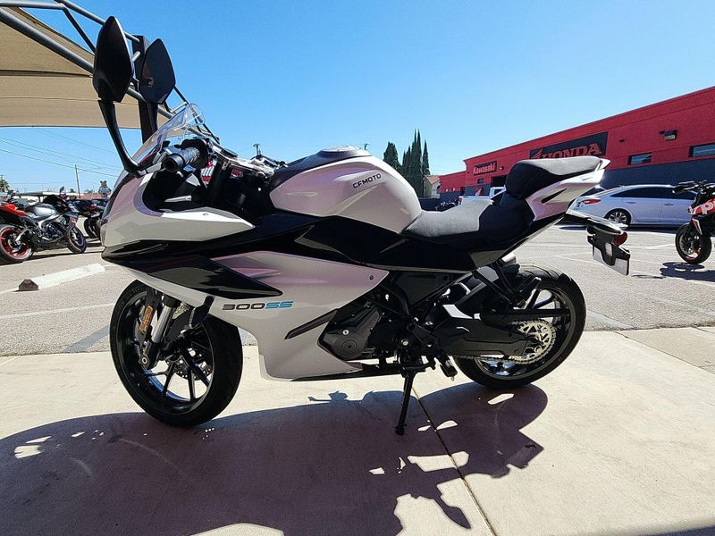 New 2025 CFMOTO 300SS Image 16
