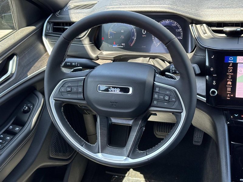 New 2026 Jeep Grand Cherokee L Laredo Altitude 4x2