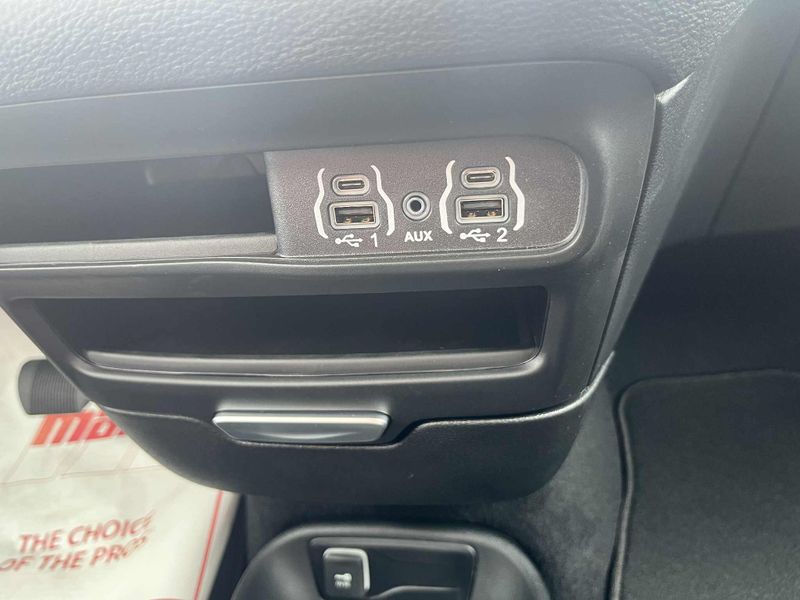 New 2025 Chrysler Pacifica SelectImage 23
