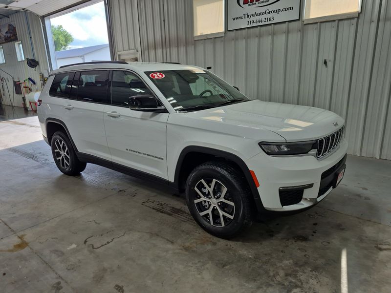 New 2025 Jeep Grand Cherokee L Limited 4x4Image 3