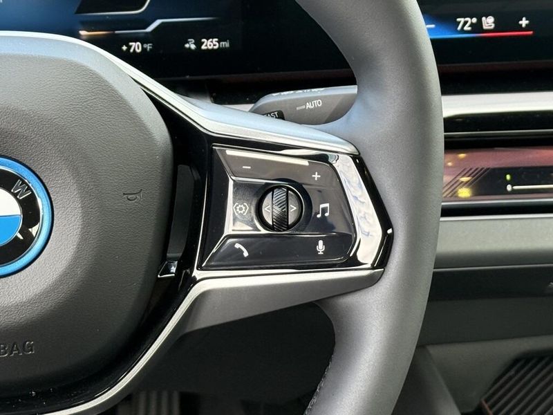 2025 BMW i5 eDrive40Image 24