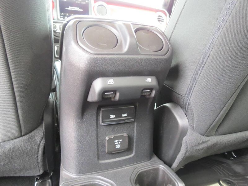 Used 2023 Jeep Gladiator Rubicon 4x4 4dr Crew Cab 5.0 ft. SBImage 25