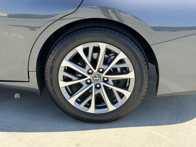 Used 2025 Lexus ES 350Image 15
