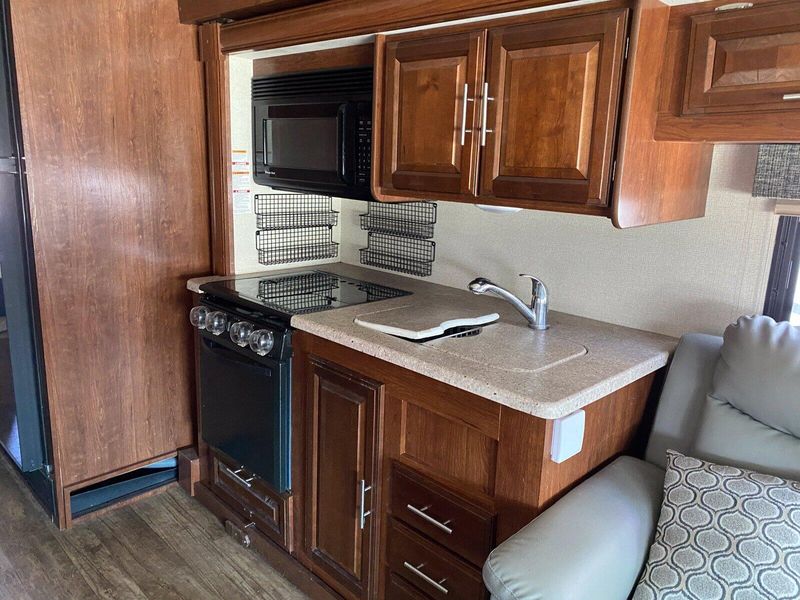 Used 2018 FOREST RIVER FR3 29DS Image 10