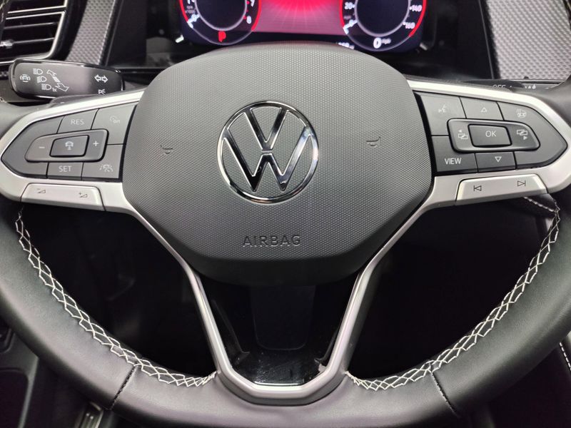 Used 2025 Volkswagen Atlas Cross Sport SEL AWD w/Sunroof & NavImage 32