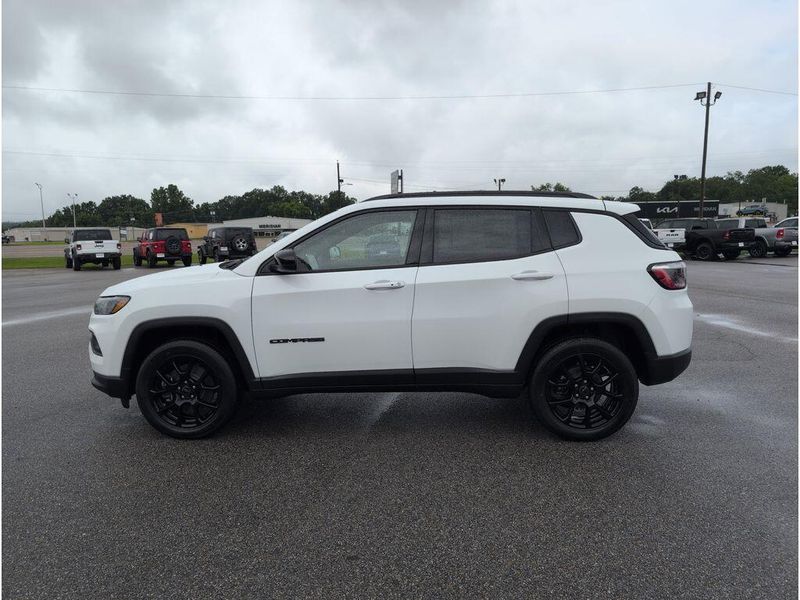2025 Jeep Compass Latitude 4x4Image 2