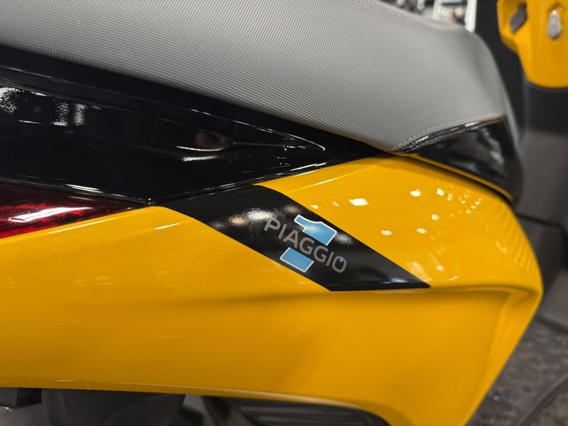 2022 PIAGGIO 1 ACTIVE in a SUNSHINEMIX GREY exterior color. Cross Country Powersports 732-491-2900 crosscountrypowersports.com 