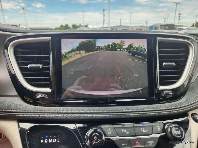 Used 2022 Chrysler Pacifica Touring L