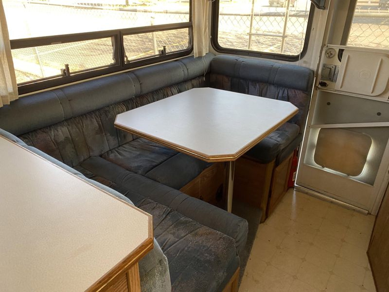 1994 LANCE 880 CAMPER Image 11