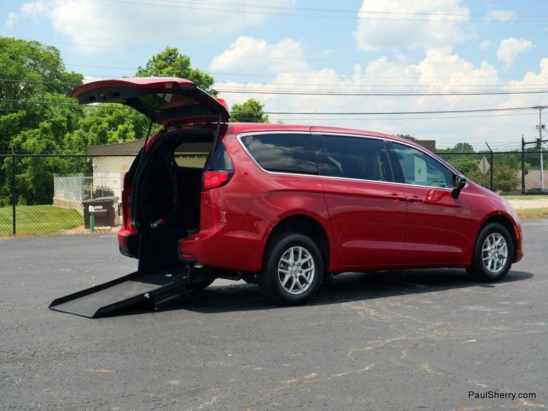 New 2025 Chrysler Voyager LXImage 7