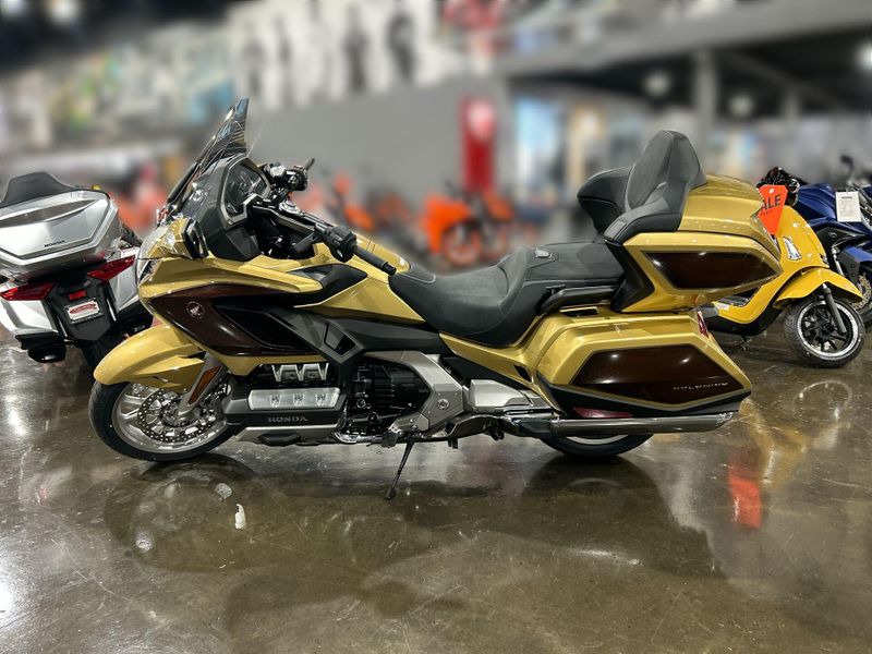 2025 Honda GOLDWING TOUR DCT Image 16