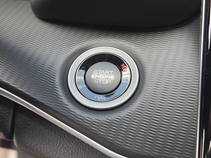 New 2026 Jeep Grand Cherokee L Laredo X 4x2