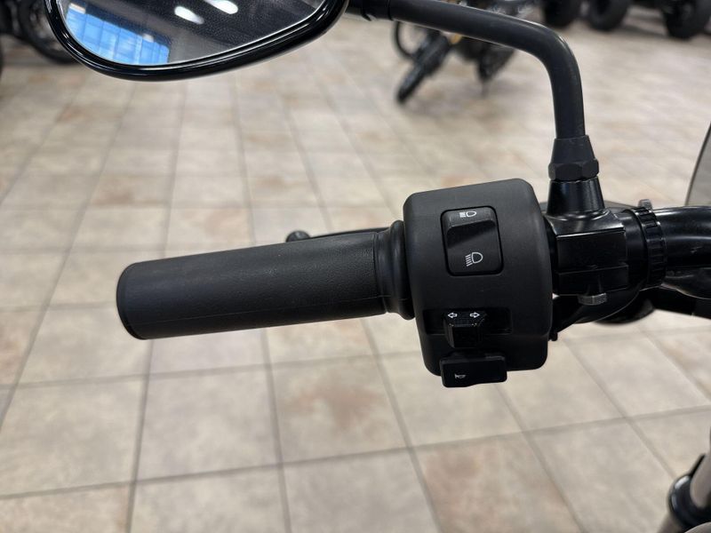 Used 2020 Yamaha BOLT  CA Image 23