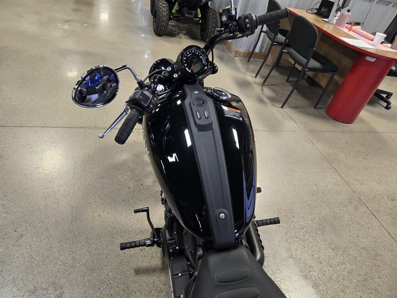 2025 Indian Motorcycle SCOUT BOBBER SIXTY ONYX BLACK METALLICImage 9