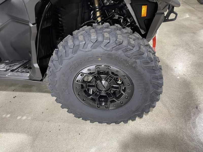 New 2026 Can-Am OUTLANDER MAX BACKCOUNTRY 1000R Image 9