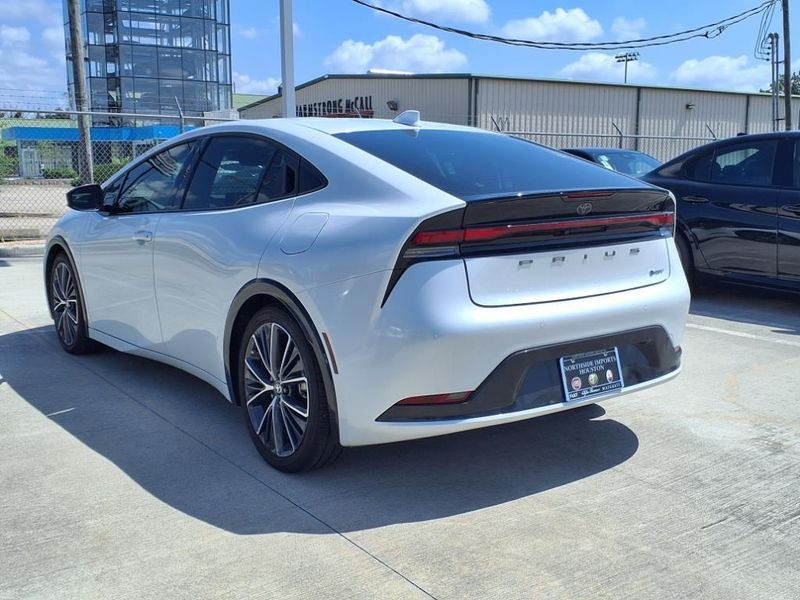 2023 Toyota Prius XLEImage 16