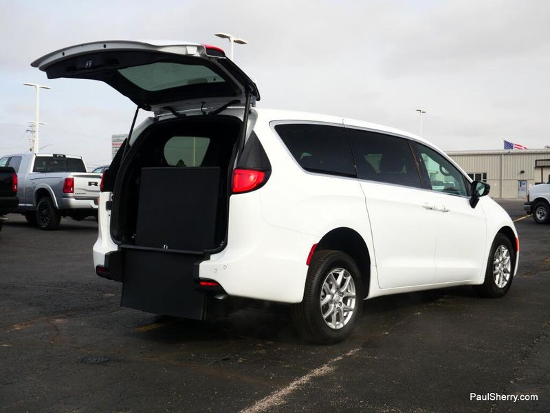 New 2026 Chrysler Voyager LX