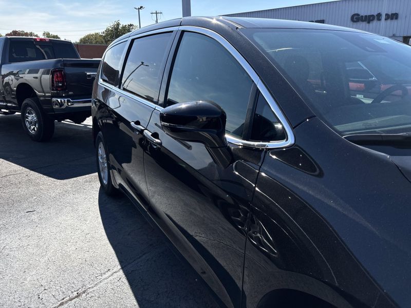 New 2026 Chrysler Pacifica SelectImage 4
