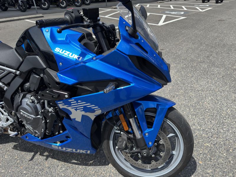 2024 Suzuki GSX-8R - METALLIC TRON BLUE 
