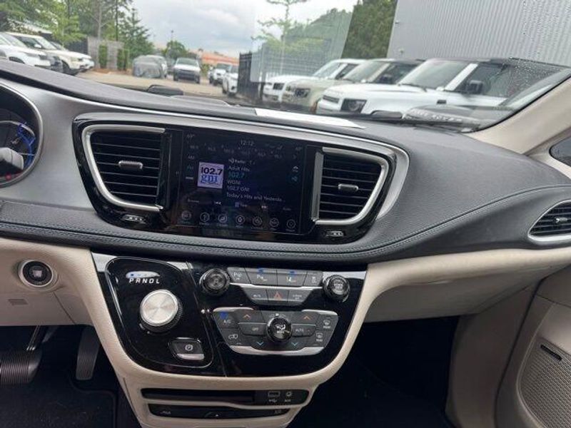 2018 Chrysler Pacifica Hybrid Limited