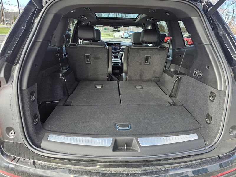 Used 2024 Cadillac XT6 AWD Premium LuxuryImage 11