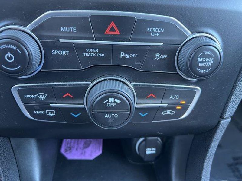 2022 Dodge Charger SXTImage 31