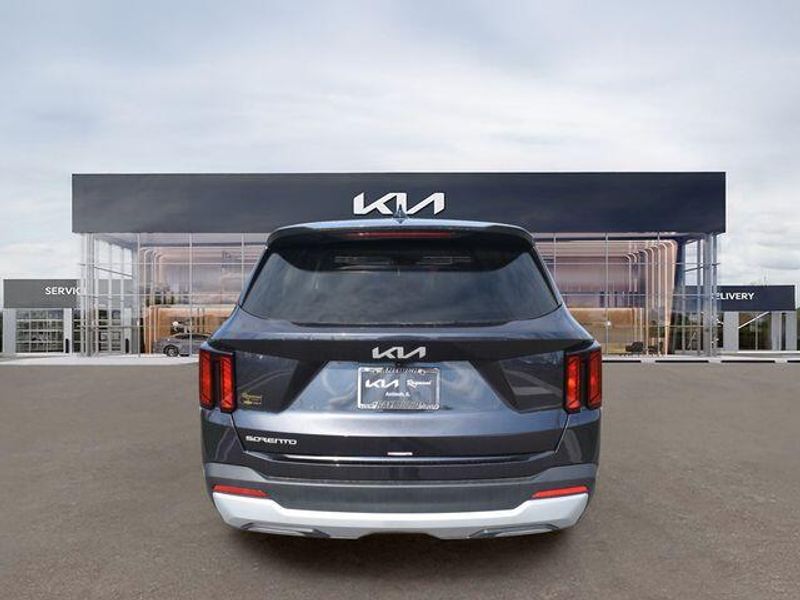 New 2025 Kia Sorento LXImage 5