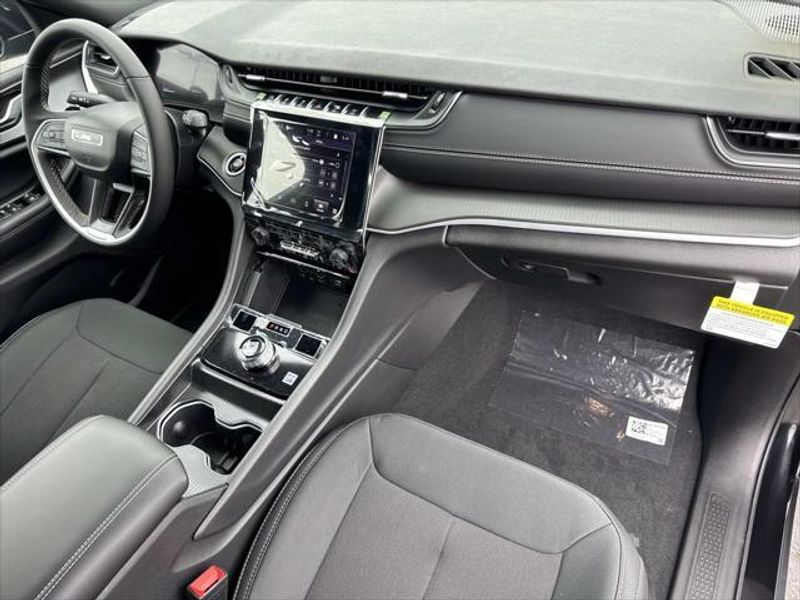 New 2026 Jeep Grand Cherokee Laredo X 4x2