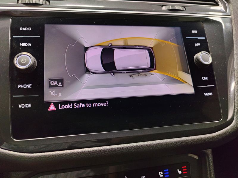 Used 2024 Volkswagen Tiguan AWD SEL R-Line w/Sunroof/NavImage 13