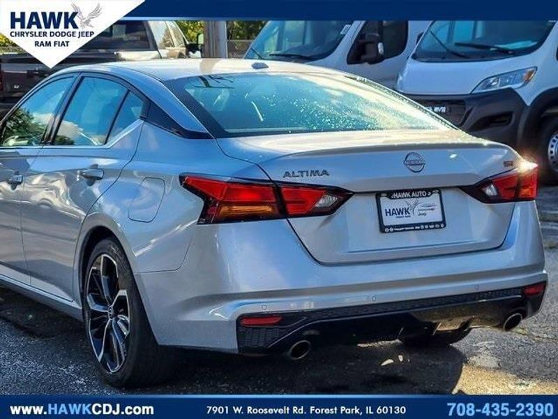2023 Nissan Altima 2.5 SR photo 4