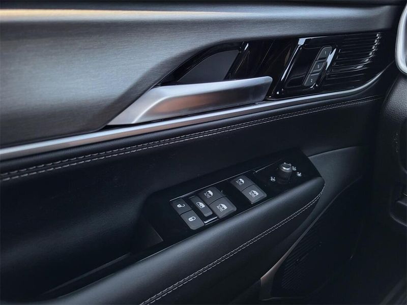 2025 Jeep Wagoneer Carbide 4x4Image 28