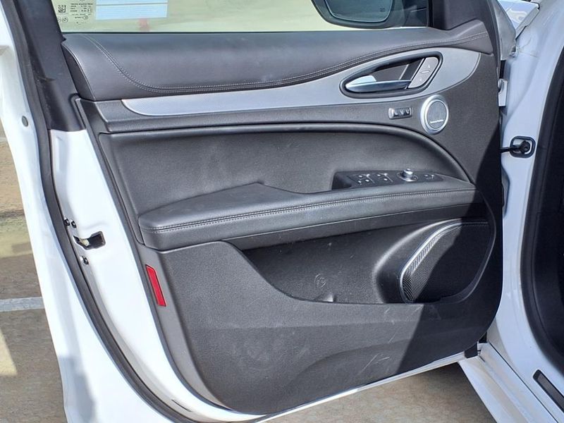 Used 2022 Alfa Romeo Stelvio VeloceImage 20