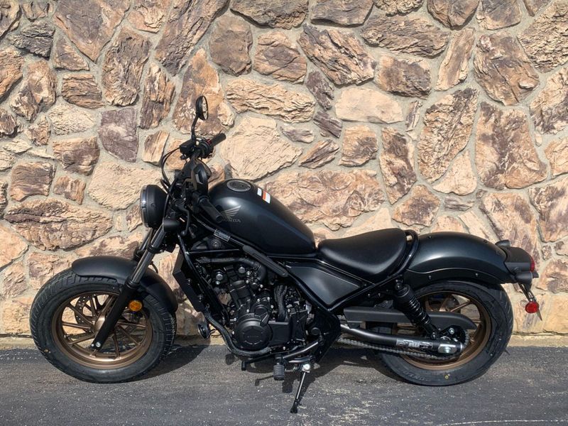 2025 Honda REBEL 500 BASE MATTE BLACK METALLIC Image 3