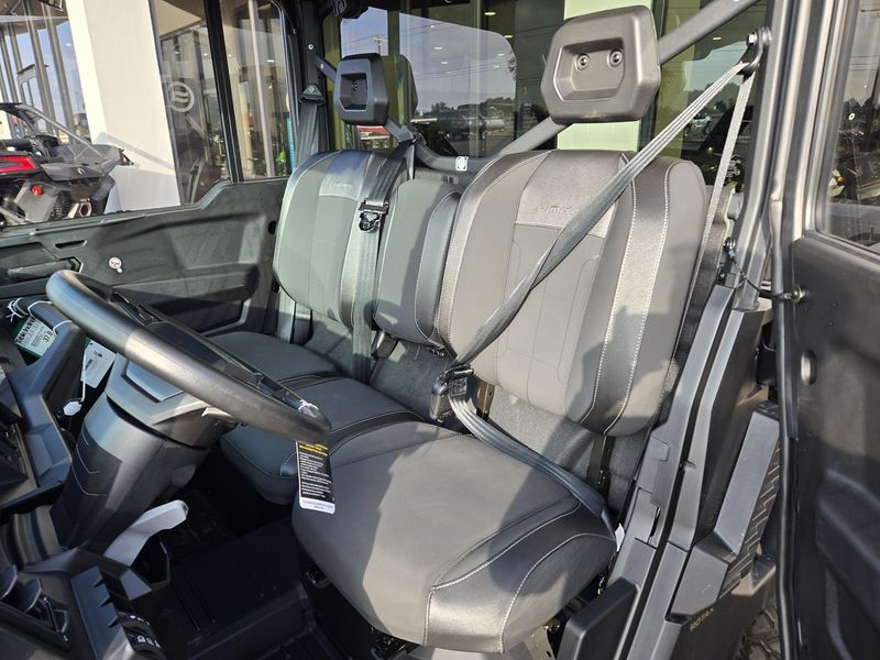 NEW 2026 CAN-AM DEFENDER LIMITED CAB HD11 Image 18