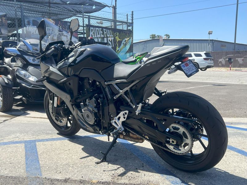 2025 Suzuki GSX-S 8R Image 11