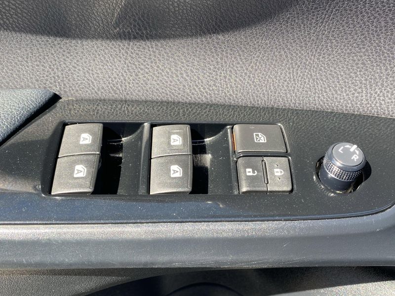 2017 Toyota Prius Image 19
