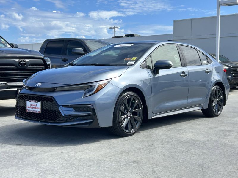 Used 2025 Toyota Corolla SEImage 6