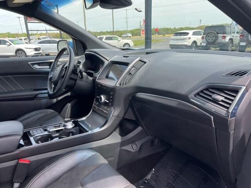 2020 Ford Edge STImage 25
